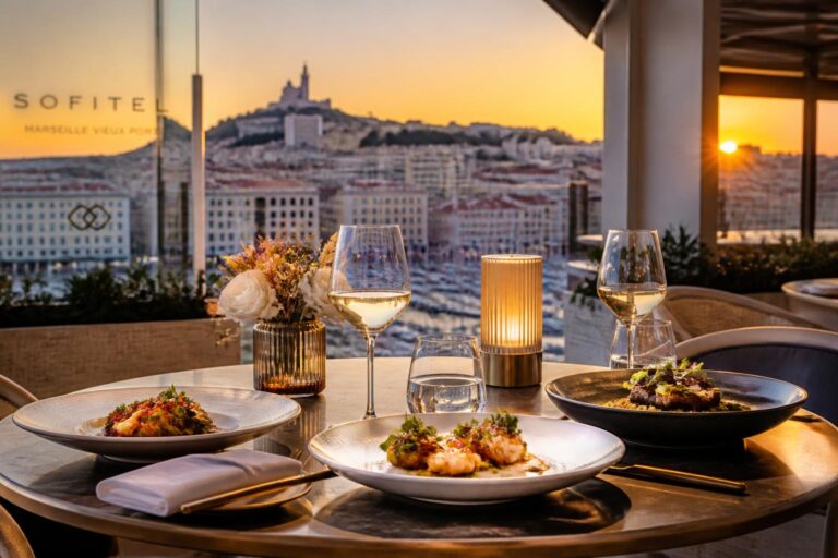 plongez dans une expérience culinaire unique au restaurant sofitel marseille, où saveurs raffinées et ambiance élégante se rencontrent pour un moment inoubliable.