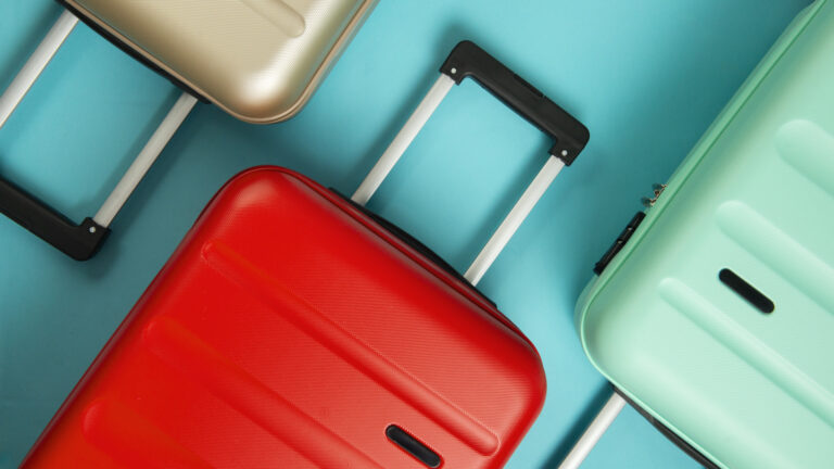 Voyager léger : comment organiser efficacement ses bagages pour un départ serein ?